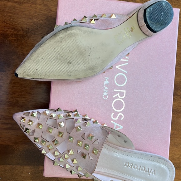 Vivorosa Milano soft pink, suade, with rose gold studs. - Picture 4 of 5